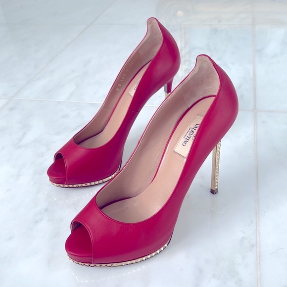 Classic Valentino open toe pumps with gold heels. - Picture 2 of 5